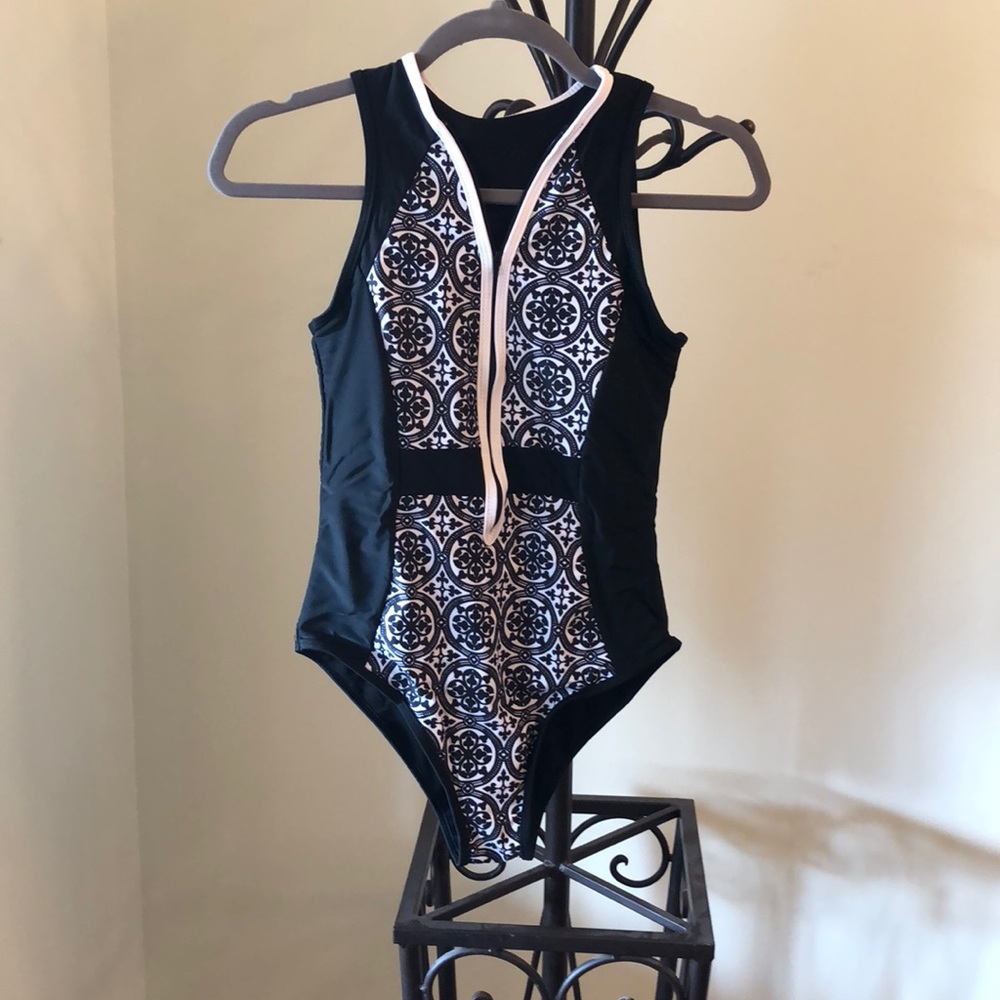 One Piece Swimsuit, Zip Front, Black/White